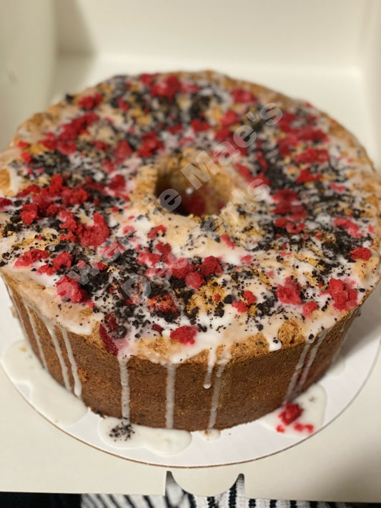 Red Velvet Cookies & Cream Pound Cake